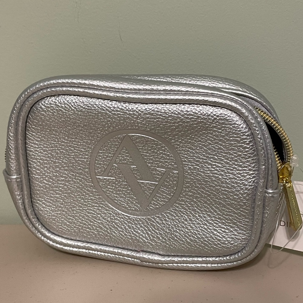 NWT Adrienne Vittadini Zip Top Bag